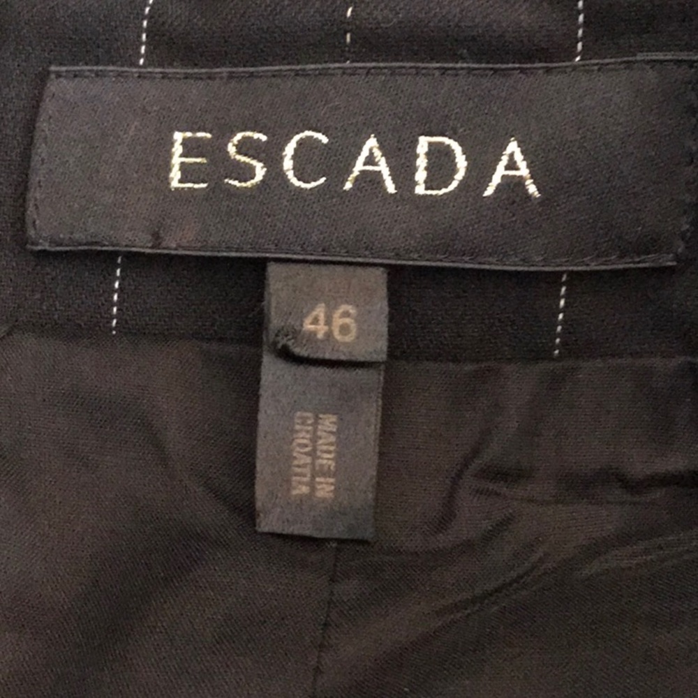 Escada pin stripe blazer - Picture 5 of 7